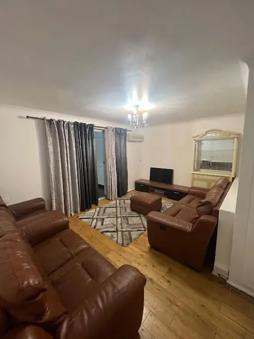 Spacious 3 Bedroom House Abbey Wood Apartment