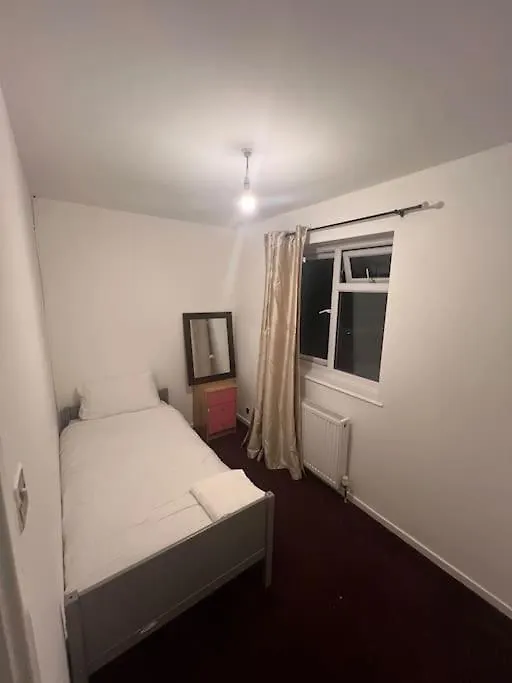 Spacious 3 Bedroom House Abbey Wood 0*,