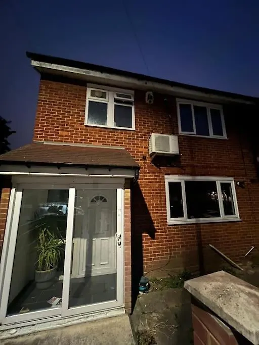 Spacious 3 Bedroom House contacts